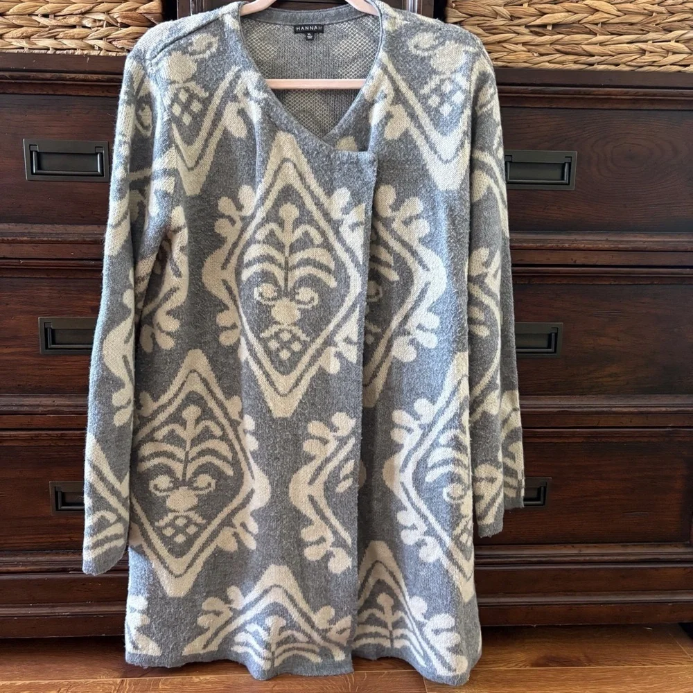 Hannah gray & cream patterned knitted sweater coat in size XL